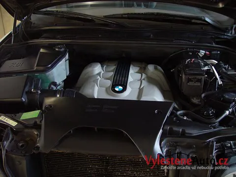 BMW X5 4.8 iS - Renovace a nanokeramická ochrana laku