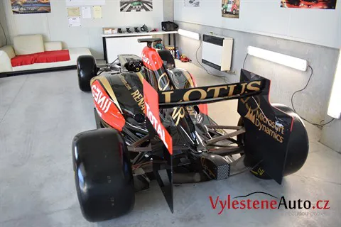 Formule 1 Lotus Renault GP (R31) - Renovace a nanokeramická ochrana laku