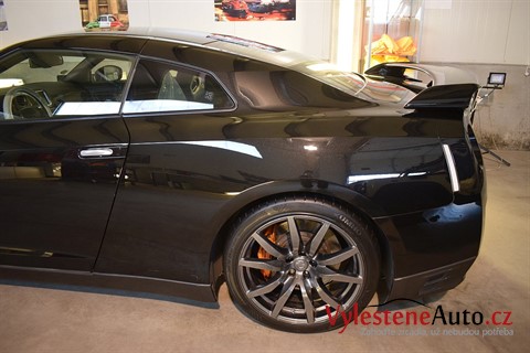 Nissan GT-R