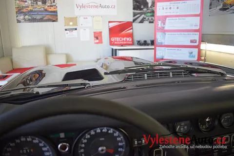 Jaguar E-Type - Renovace a ochrana laku