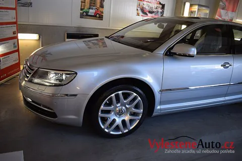 Volkswagen Phaeton 4.2 V8 - Renovace a nanokeramická ochrana laku