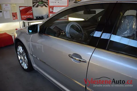 Volkswagen Phaeton 4.2 V8 - Renovace a nanokeramická ochrana laku