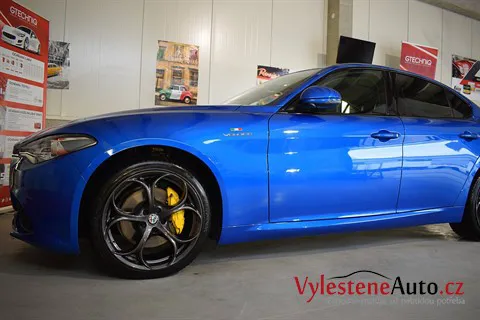 Alfa Romeo Giulia Veloce Q4 - Leštění a keramická ochrana laku