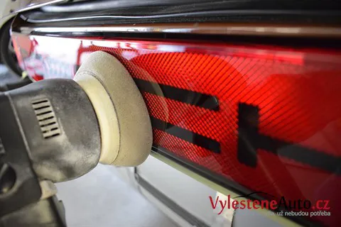 Porsche 911 Targa 1974 - Vícekrokové leštění a ochrana laku