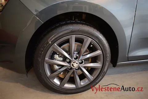 Škoda Rapid - Renovace a nanokeramická ochrana laku