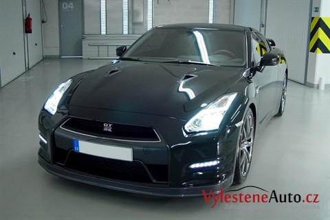 Nissan GT-R