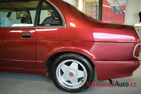 Tatra T700 - Renovace a ochrana laku