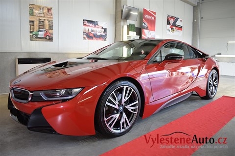BMW i8 Protonic Red