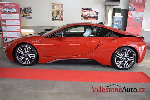 BMW i8 Protonic Red