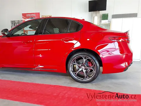 Alfa Romeo Giulia TI - Vícekrokové leštění a keramická ochrana laku