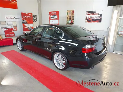 BMW 330i - Leštění a keramická ochrana laku