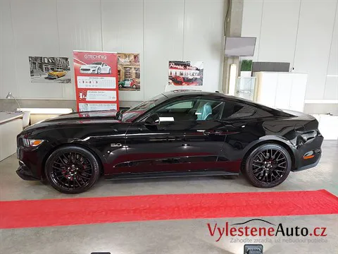 Ford Mustang 5.0 V8 - Vícekrokové leštění a keramická ochrana laku