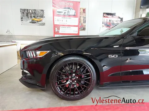 Ford Mustang 5.0 V8 - Vícekrokové leštění a keramická ochrana laku