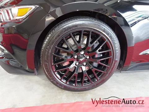 Ford Mustang 5.0 V8 - Vícekrokové leštění a keramická ochrana laku