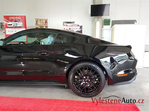 Ford Mustang 5.0 V8 - Vícekrokové leštění a keramická ochrana laku