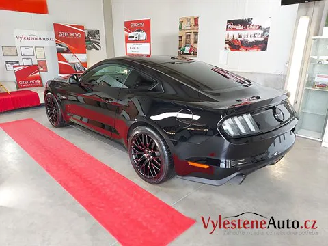 Ford Mustang 5.0 V8 - Vícekrokové leštění a keramická ochrana laku