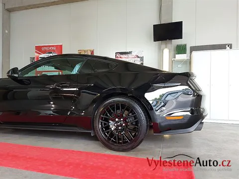 Ford Mustang 5.0 V8 - Vícekrokové leštění a keramická ochrana laku