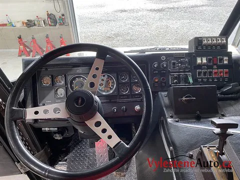 LA Fire Department Truck - Vícekrokové leštění a keramická ochrana laku