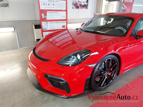 Porsche Cayman GT4