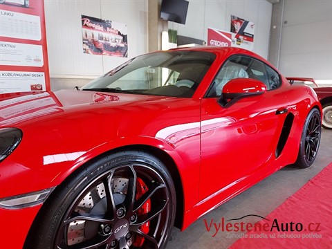 Porsche Cayman GT4