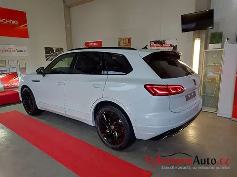 VW Touareg - Leštění a keramická ochrana karoserie