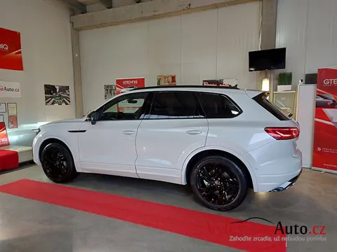 VW Touareg - Leštění a keramická ochrana karoserie