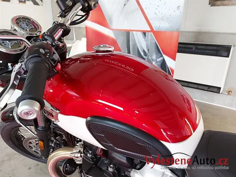 Triumph Bonneville - Leštění a keramická ochrana