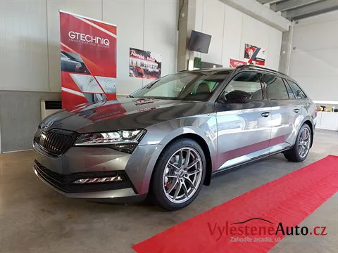 Škoda Superb kombi - Vícekrokové leštění a ochrana laku