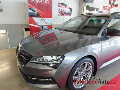 Škoda Superb kombi - Vícekrokové leštění a ochrana laku