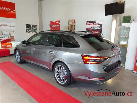 Škoda Superb kombi - Vícekrokové leštění a ochrana laku