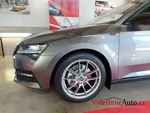 Škoda Superb kombi - Vícekrokové leštění a ochrana laku