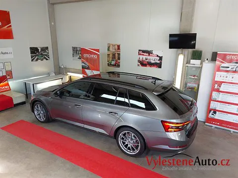 Škoda Superb kombi - Vícekrokové leštění a ochrana laku