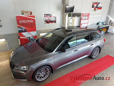 Škoda Superb kombi - Vícekrokové leštění a ochrana laku