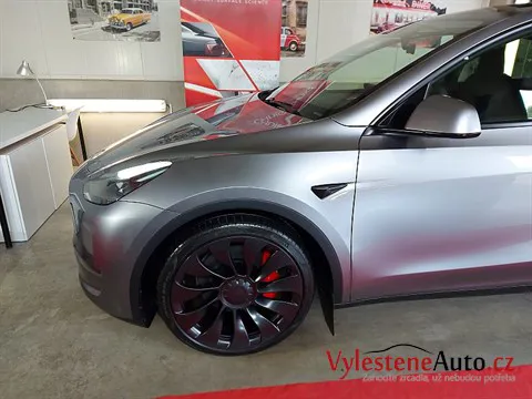 Tesla Y Performance - Vícekrokové leštění a keramická ochrana laku