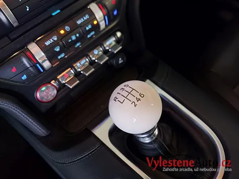 Ford Mustang Bullitt - Vícekrokové leštění a keramická ochrana laku