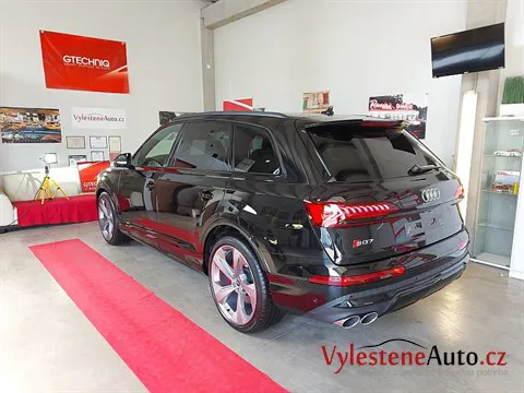 Audi SQ7 - Vícekrokové leštění a keramická ochrana laku