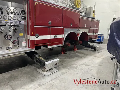 Fire Truck - Vícekrokové leštění a keramická ochrana laku