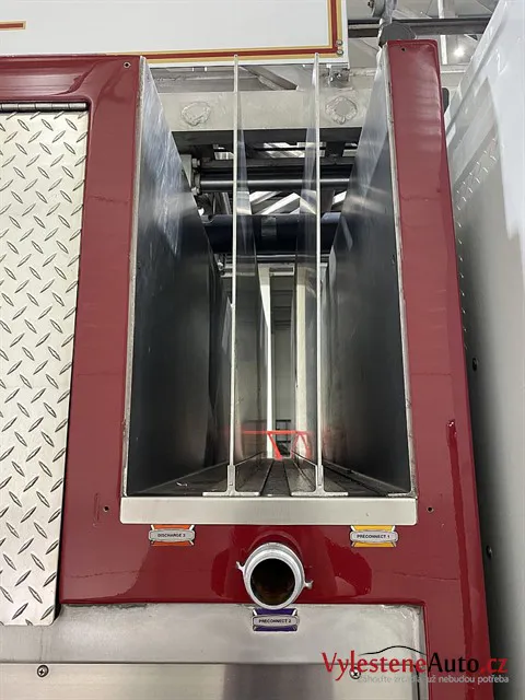 Fire Truck - Vícekrokové leštění a keramická ochrana laku