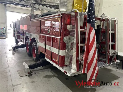 Fire Truck - Vícekrokové leštění a keramická ochrana laku