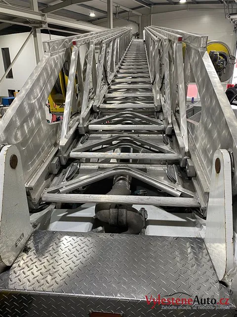 Fire Truck - Vícekrokové leštění a keramická ochrana laku