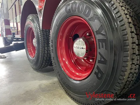 Fire Truck - Vícekrokové leštění a keramická ochrana laku