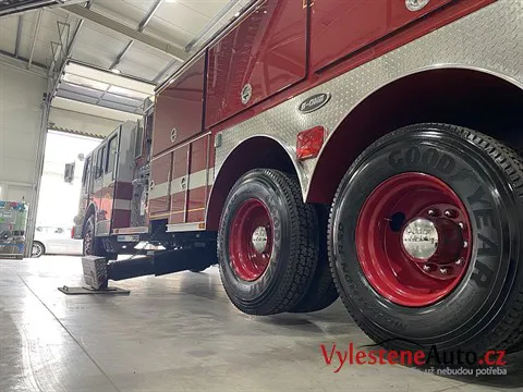 Fire Truck - Vícekrokové leštění a keramická ochrana laku
