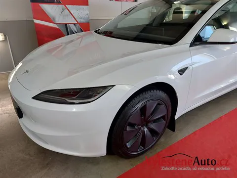Tesla Model 3 - Leštění a keramická ochrana laku