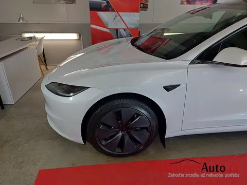 Tesla Model 3 - Leštění a keramická ochrana laku
