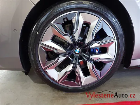 BMW 760e - Leštění a keramická ochrana laku