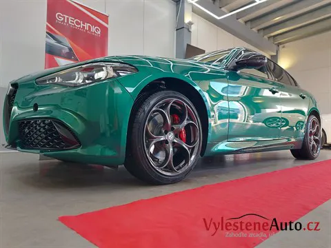 Alfa Romeo Giulia - Vícekrokové leštění a keramická ochrana laku