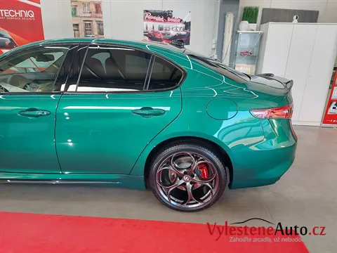 Alfa Romeo Giulia - Vícekrokové leštění a keramická ochrana laku