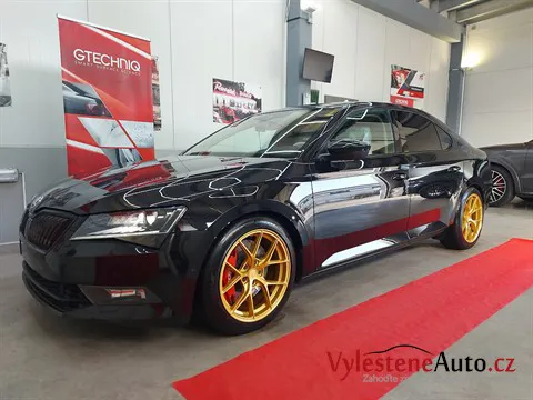 Škoda Superb - Vícekroková renovace a keramická ochrana laku