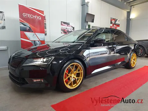 Škoda Superb - Vícekroková renovace a keramická ochrana laku