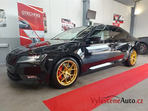 Škoda Superb - Vícekroková renovace a keramická ochrana laku